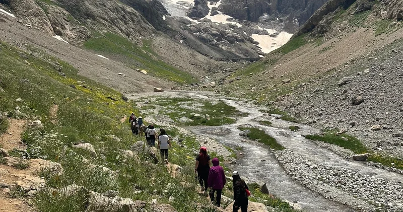 Cennet Cehennem Vadisi’nde doğa yürüyüşü