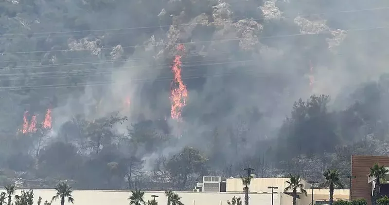 Bodrum’da maki yangını; AVM tahliye edildi