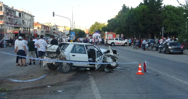 Çanakkale de freni boşalan kamyon trafik ışığındaki 4 araca çarptı, 4 kişi yaralandı Çanakkale Haberleri