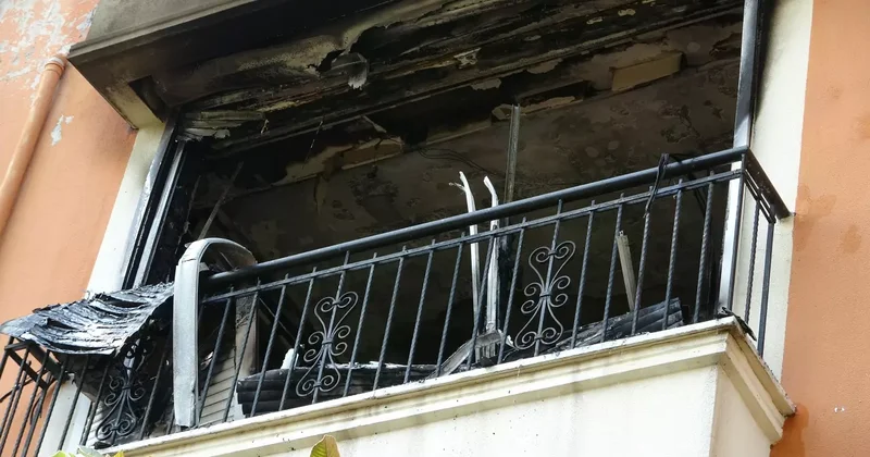 Tatil için geldikleri evleri 1 saat sonra küle döndü
