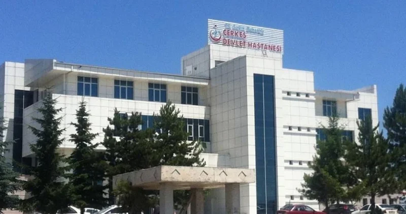 Kontrolden çıkan otomobil traktöre çarptı: Ölü ve yaralılar var