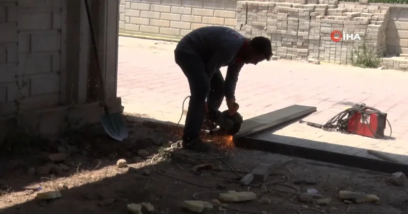 Demircilerin sıcak havada zorlu mesaisi