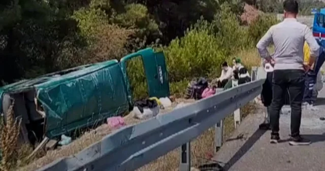 Sivas Yoldan çıkan minibüs takla attı VİDEO İZLE