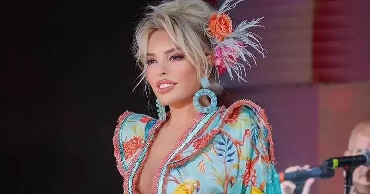 Ajda Pekkan Barbie bebek gibi
