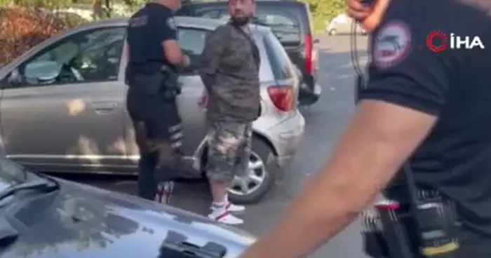 Kendisine küfreden arkadaşını silahla vurdu