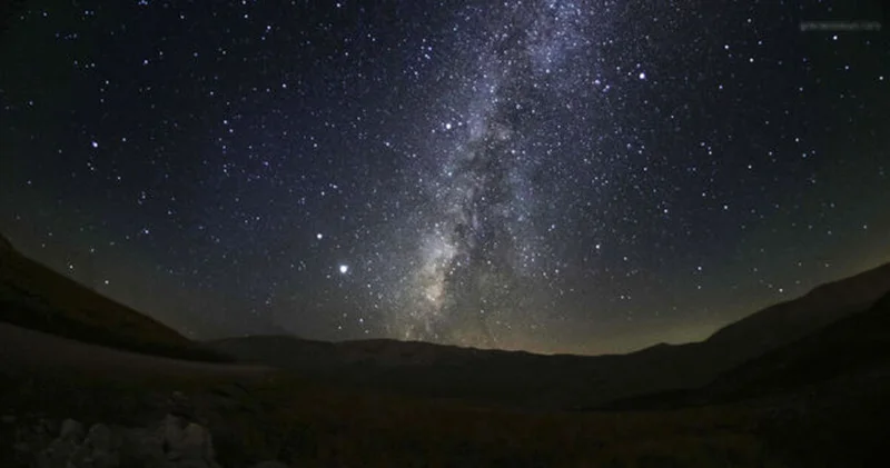 Perseid meteor yağmuru başladı mı, Türkiye den nasıl izlenir? 2025 Meteor yağmuru saat kaçta görülür?