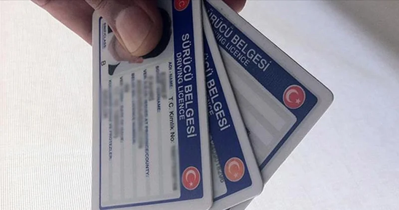 Eski tip ehliyetlerde yarın son! Yenileme ücreti 15 TL den 7 bin 438 TL ye çıkacak İş Yaşam Haberleri