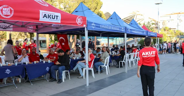 Eskişehir deki orman yangınında yaşamını yitiren 10 kişi için İzmir de anma etkinliği düzenlendi İzmir Haberleri