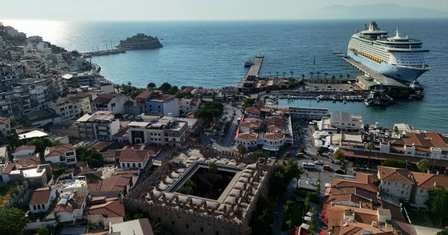 Kuşadası nın asırlardır ayakta duran simge yapısı: Öküz Mehmet Paşa Kervansarayı VİDEO İZLE