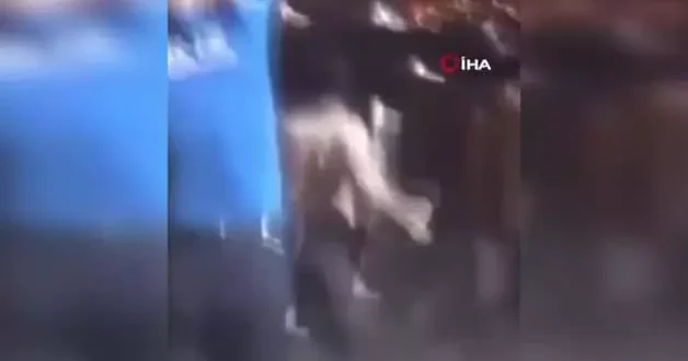 Bir grup genç ile mahalle bekçileri kavgaya tutuştu