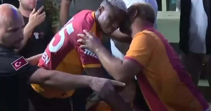 Osimhen ayağının tozuyla gönülleri fethetti! Engelli taraftara jest