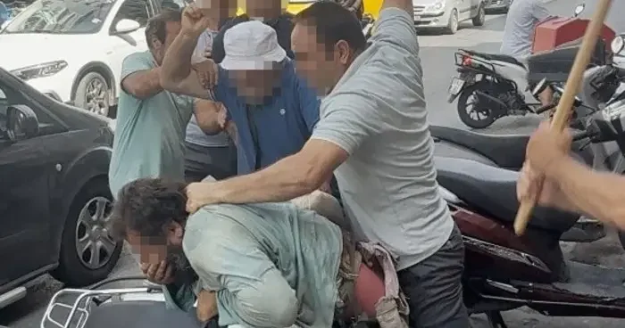 Yol ortasında öldüresiye darbettiler: O anlar kamerada