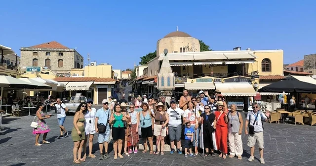 Yunan adalarını gezen görme engelliler, ilk kez yurt dışında tatil yaptı İzmir Haberleri