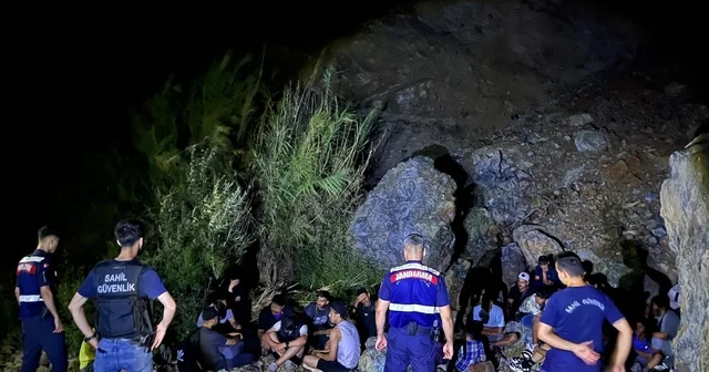 Marmaris te 22 kaçak göçmen ile 3 organizatör yakalandı Muğla Haberleri