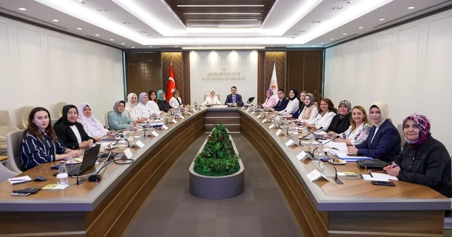 Bakanlar Göktaş ve Kurum, kadın belediye başkanlarıyla toplantı yaptı Ankara Haberleri