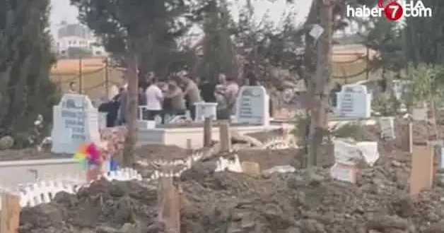 Cenazede gerginlik! Mezarlıkta kavga kamerada