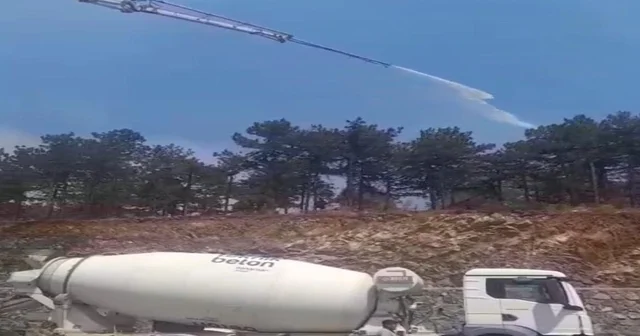 Beton pompasıyla alevlere su sıktılar Kütahya Haberleri