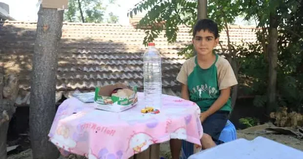 Hatay haberleri Yaşı küçük diye sanayiye alınmadı, astığı pankartla yüzleri güldürdü 30 Temmuz 2025