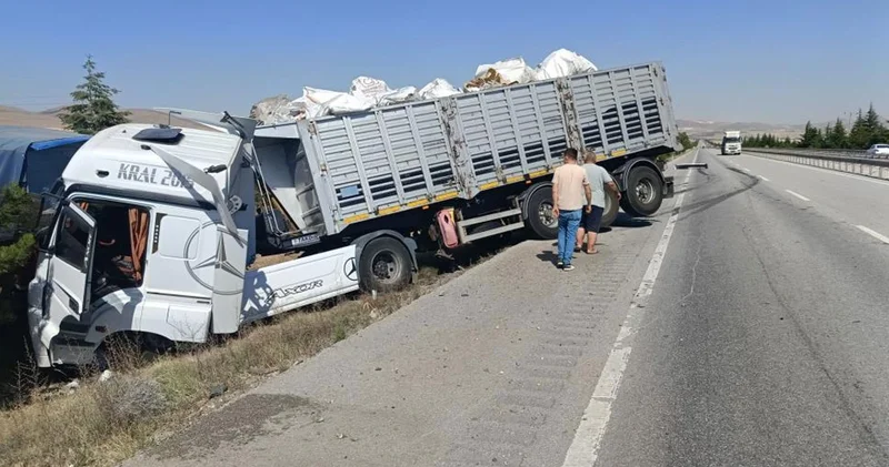 Eskişehir de tır kamyonete arkadan çarptı