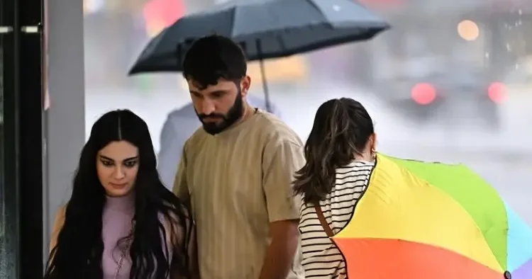 Hafta sonuna plan yapanlar dikkat! Birçok ilde sağanak etkili olacak... Meteoroloji gün gün paylaştı