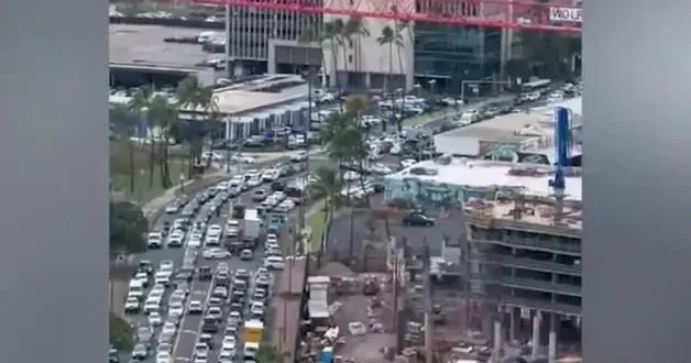 Tsunami uyarısının ardından Hawaii de trafik kilitlendi