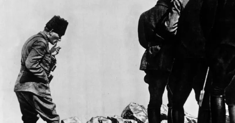 Atatürk’ün Kocatepe deki anıt fotoğrafı: Kurtuluş abidesi nin hikayesi