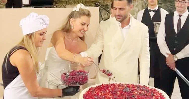 Eda Erol evlendi... Sarayda düğün