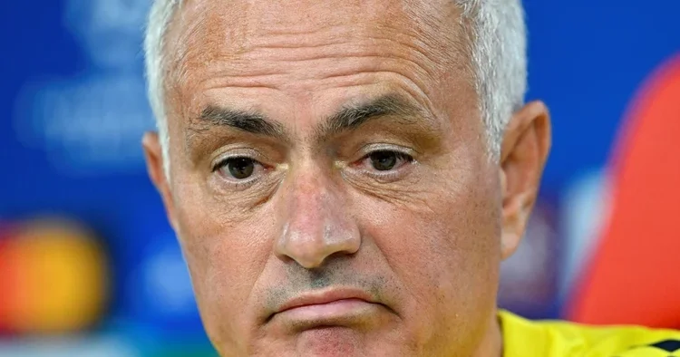 Jose Mourinho kovulmak için her şeyi yaptı!