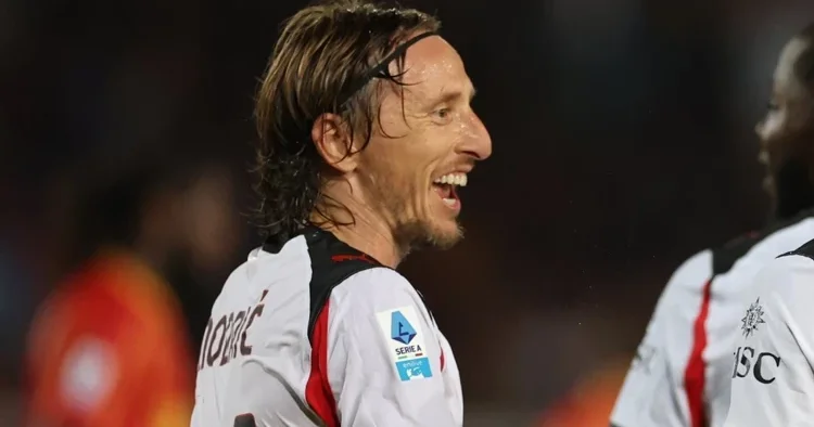 Milan, Lecce yi yenerek sezonun ilk galibiyetini aldı!