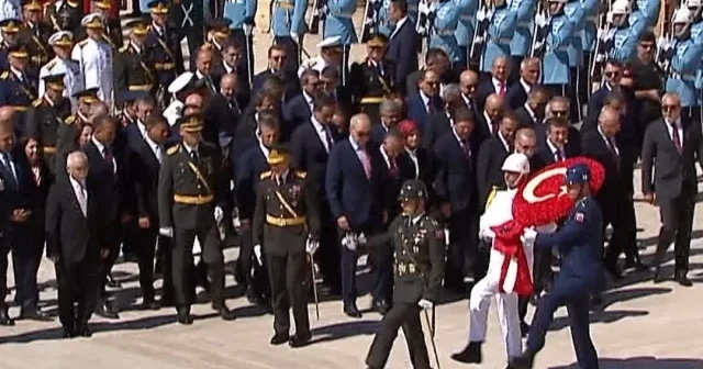 Anıtkabir de 30 Ağustos töreni: Cumhurbaşkanı Erdoğan Atatürk ün mozolesine çelenk bıraktı VİDEO İZLE