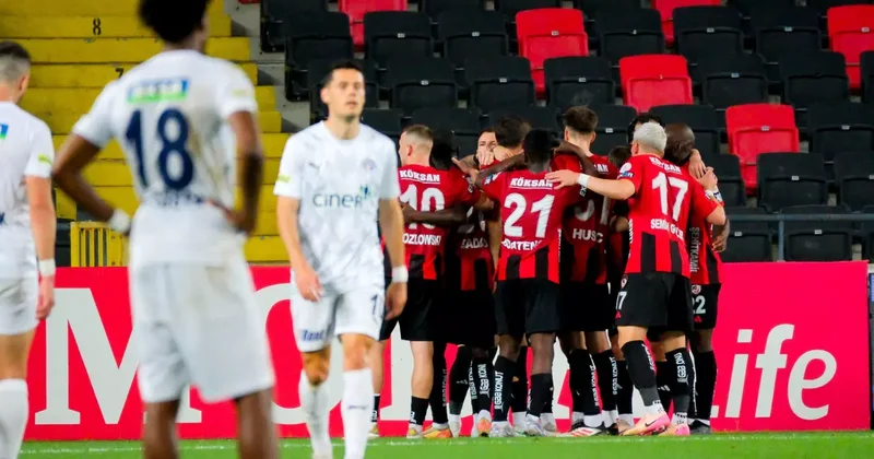 Süper Lig de nefesler tutuldu: İki takım da 3 puan için mücadele ediyor