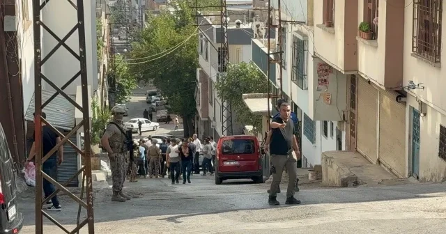 40 yıl kesinleşmiş cezası olan cinayet firarisi eşini darp edince özel harekat operasyonuyla yakalandı VİDEO İZLE