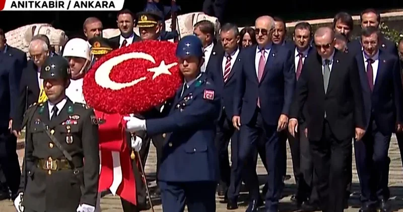 30 Ağustos Zaferi nin 103. yılı! Devlet Erkanı Anıtkabir de