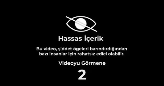 16 yaşındaki motorcu iki otomobile birden çarptı: Kucağında çocuğuyla yardıma koştu