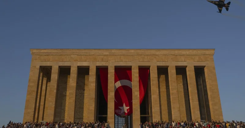 Zaferin 103. yıl dönümünde SOLOTÜRK ten saygı uçuşu