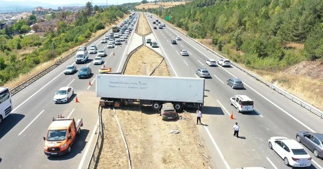 Anadolu Otoyolu nda lastiği patlayan tıra otomobilin çarptığı kazada 1 kişi yaralandı Bolu Haberleri