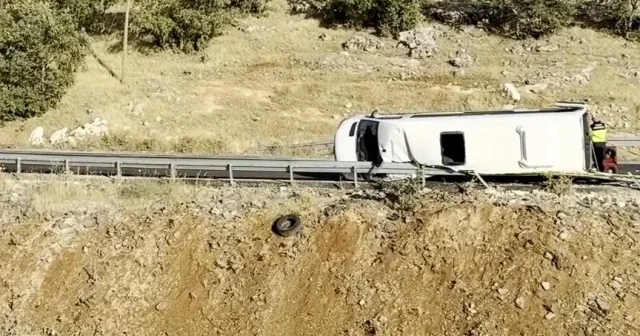 Diyarbakır’da kadınları taşıyan minibüs devrildi VİDEO İZLE