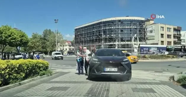Merhametli Türk polis davranışıyla yürekleri ısıttı