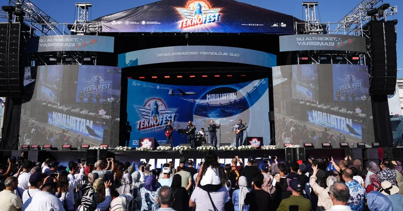 TEKNOFEST Mavi Vatan da Yüksek İrtifa grubu konser verdi