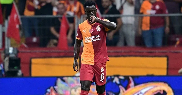 Galatasaray tarihine geçti! 4000. lig golü Davinson Sanchez den!