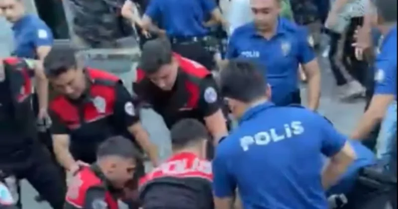 Beyoğlu’nda ortalık karıştı! Polise saldırdılar... O anlar kamerada Sözcü Gazetesi