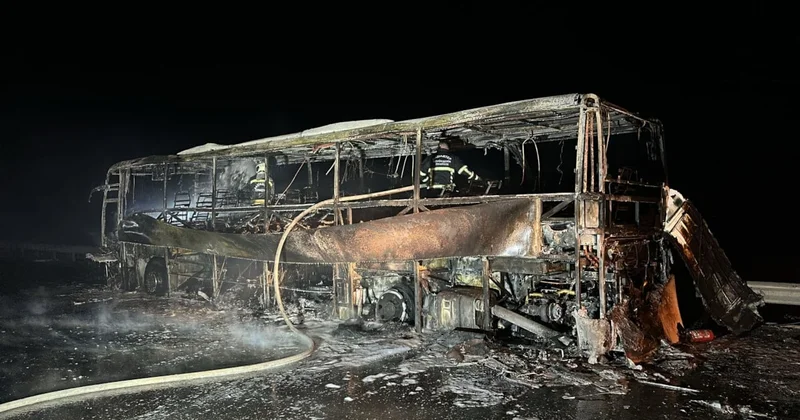 Otoyolda panik anları! Yolcu otobüsü alev alev yandı Sözcü Gazetesi