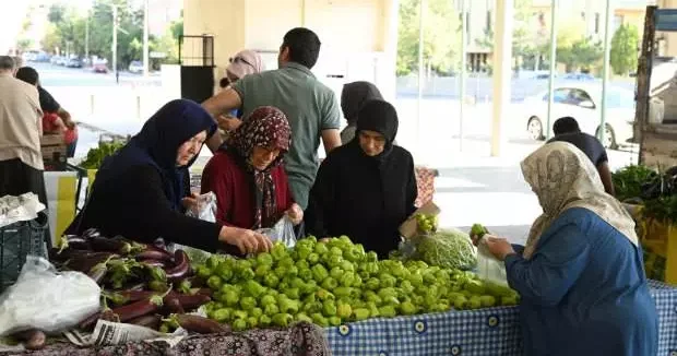 Konya haberleri Konya halkı, Yerli Ürün Pazarı ile taze ürünlere doyuyor 30 Ağustos 2025