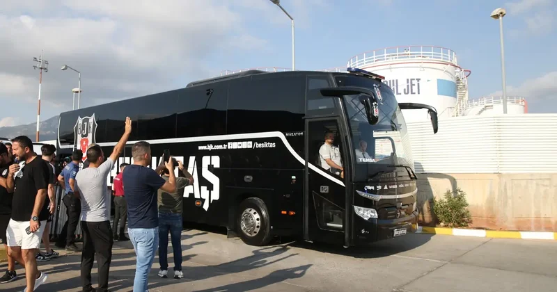 Beşiktaş taraftarından Sergen Yalçın a sürpriz: Görünce yüzü güldü
