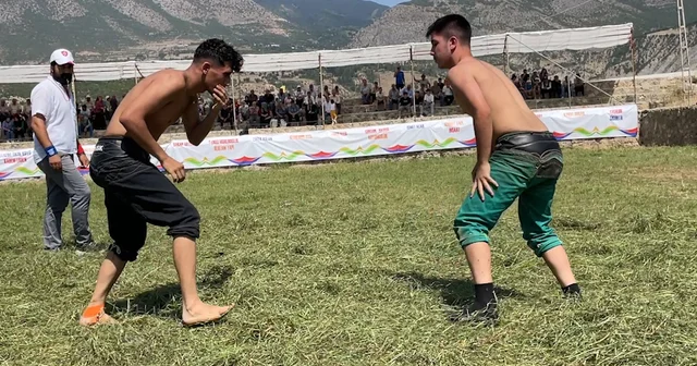 Ardanuç Kültür ve Sanat Festivali, karakucak güreşleriyle başladı Artvin Haberleri