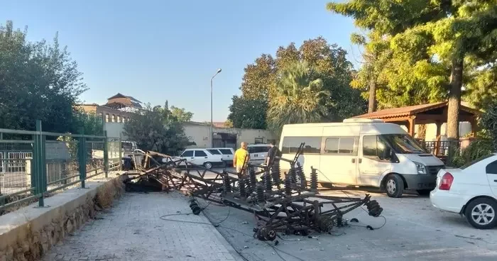 Kömür yüklü kamyon, az daha faciaya neden oluyordu