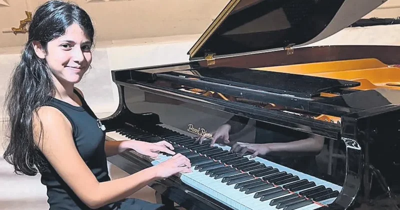 11 yaşındaki piyaniste, üniversite seviyesinde diploma