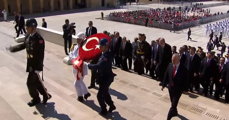 CHP nin tüm uyarısına rağmen Anıtkabir de yine aynı saygısızlık! Erdoğan sloganı attılar