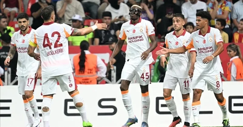 GALATASARAY RİZESPOR CANLI Galatasaray, sahasında Rizespor u ağırlıyor! Okan Buruk un 11 i açıklandı...