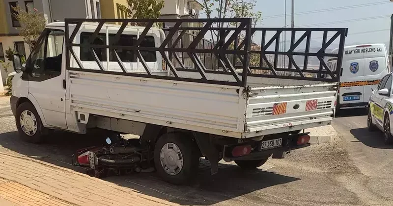 Kamyonet ile motosiklet çarpıştı; 1 yaralı, ehliyetsiz sürücü gözaltında
